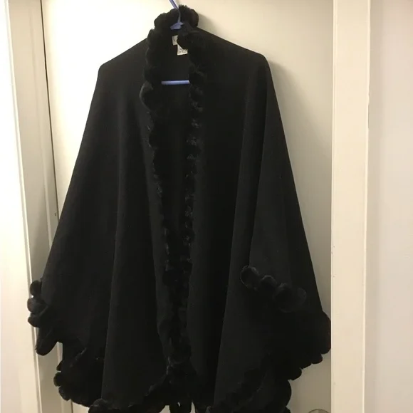 Wool cape/shall - Picture 1 of 3